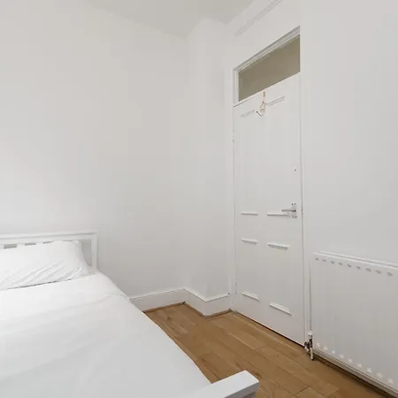 2 Bedroom Cosy London Apartment Exterior foto